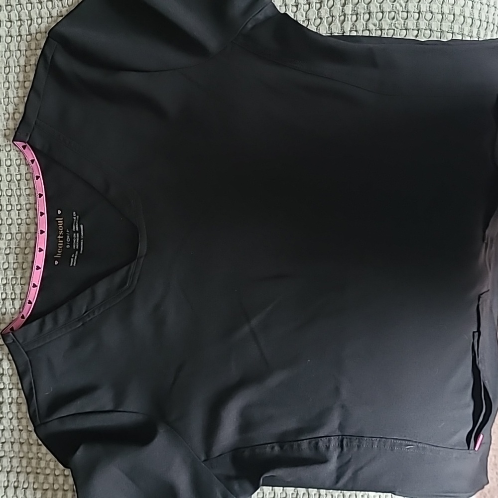 Black heart soul scrub top